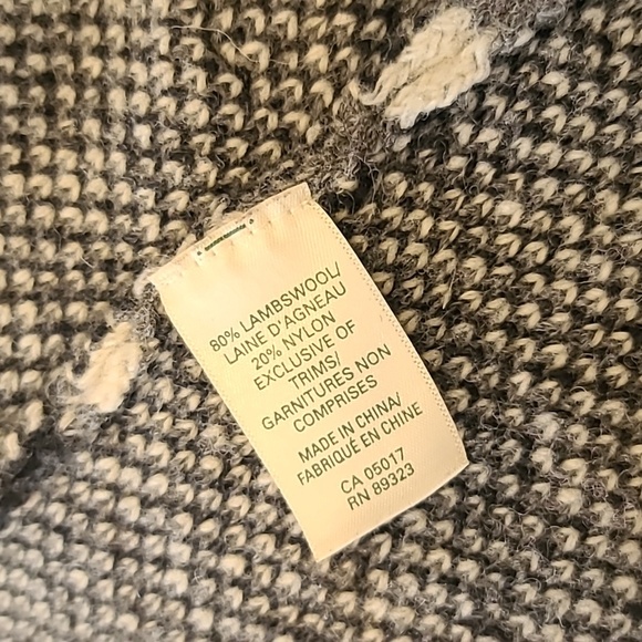 Roots Gray and Cream Cardigan wool Sweater - Picture 5 of 5